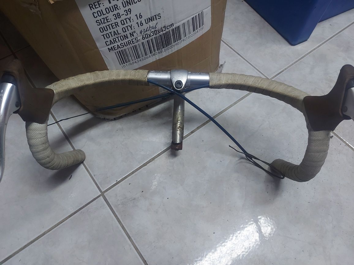 Guiador de bicicleta de estrada antigo