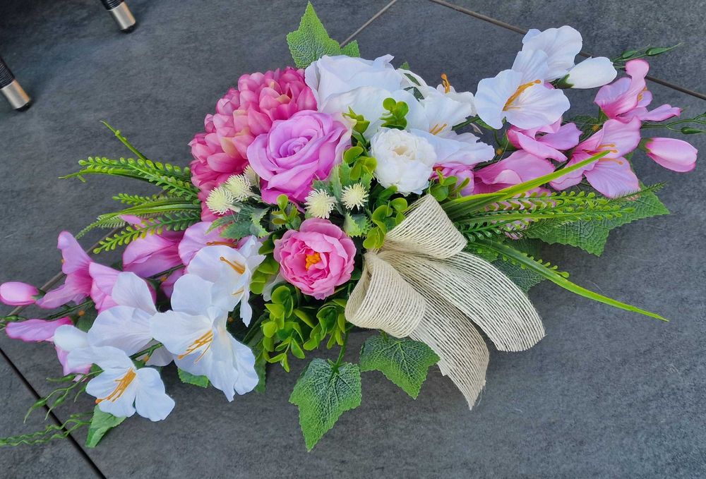 Kompozycja kwiatowa na grób cmentarz stroik ikebana Z152