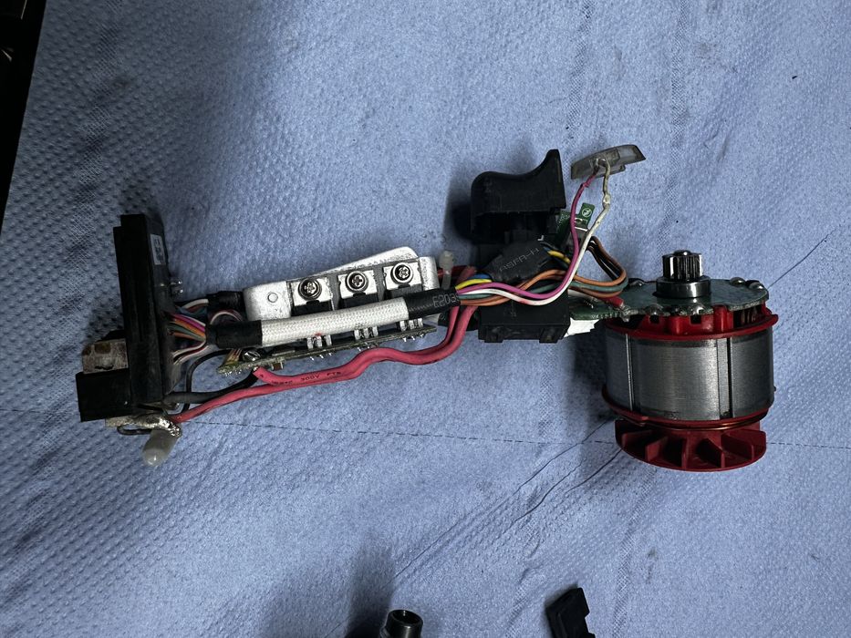 Milwaukee M18CPD elektronika