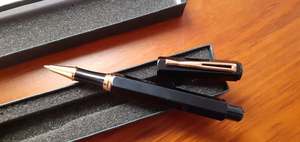 Esferográfica clássica NOVA