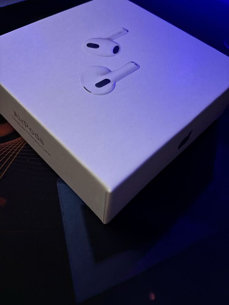 Apple AirPods 3.
