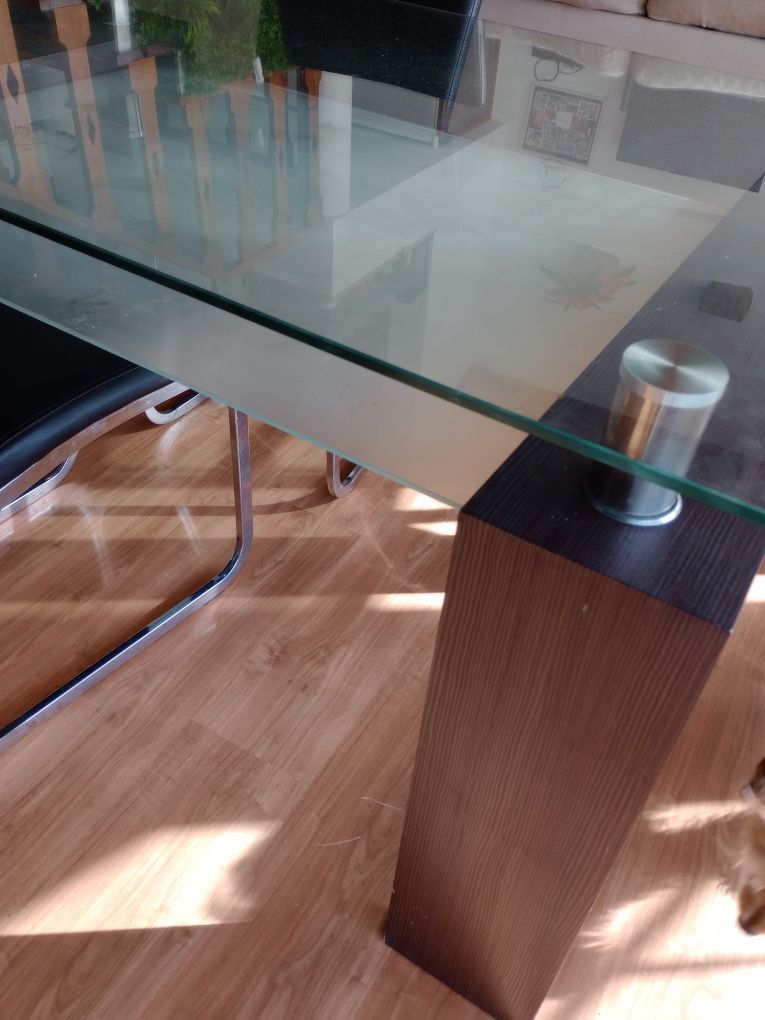 Elegante Mesa Jantar 1,60x0,90m Tampo de Vidro c/oferta 2 cadeiras