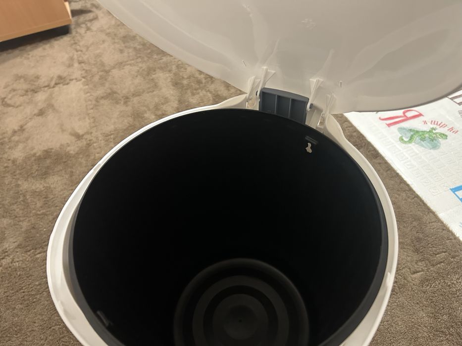 Сміттєве відро з педаллю 14 л Eurogold Alen біле, відро для сміття