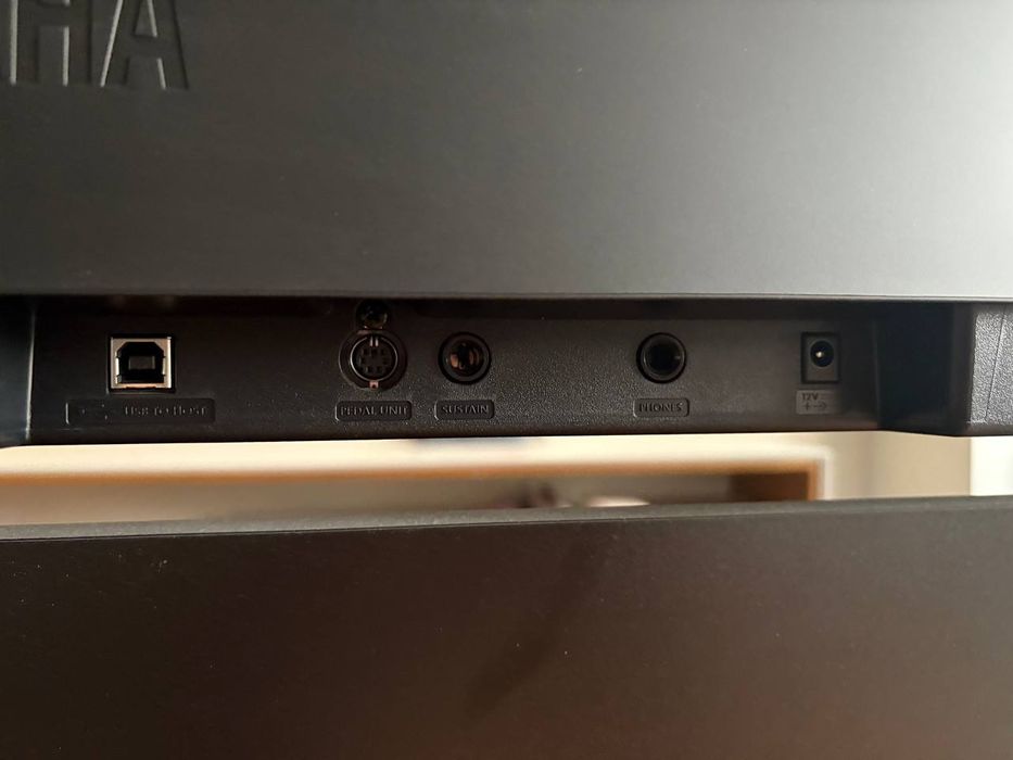 Цифровое пианино YAMAHA P-145 (Блок питания, стойка, пюпитр, педаль)
