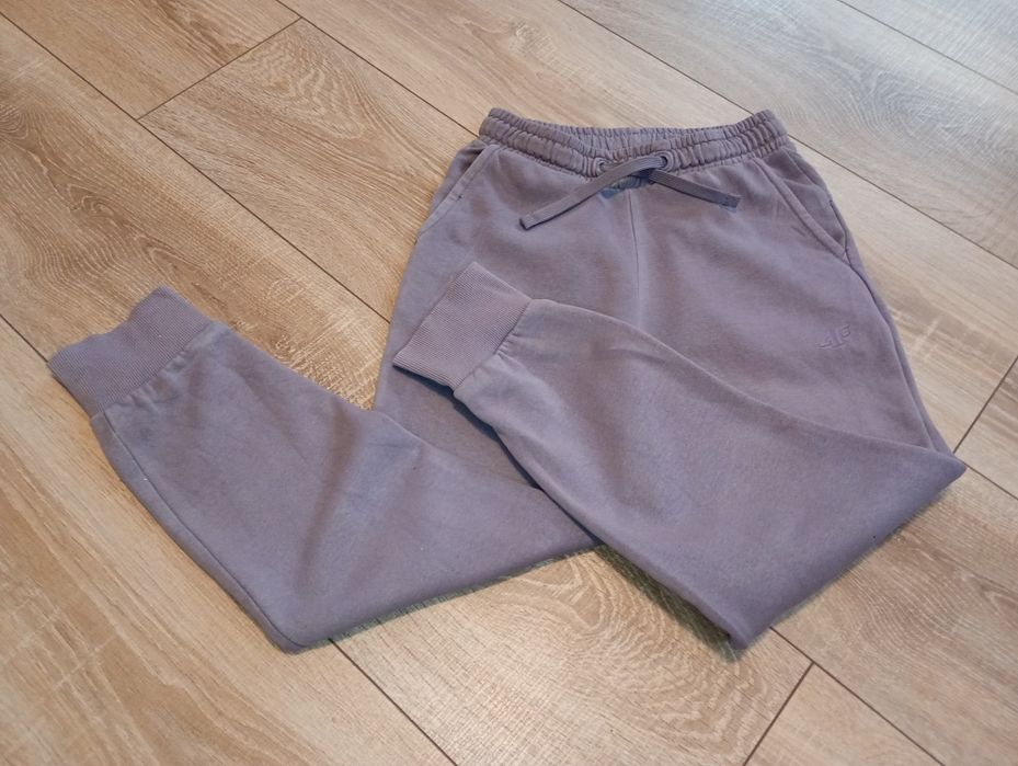 Dresy marki 4F r. 134