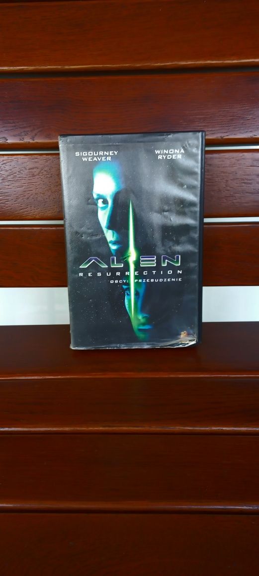 Kasety vhs oryginalne.  Obcy 4 Przebudzenie vhs.