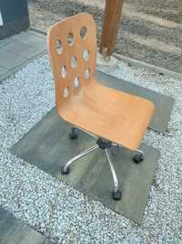 Drewniane obrotowe krzesło do biurka