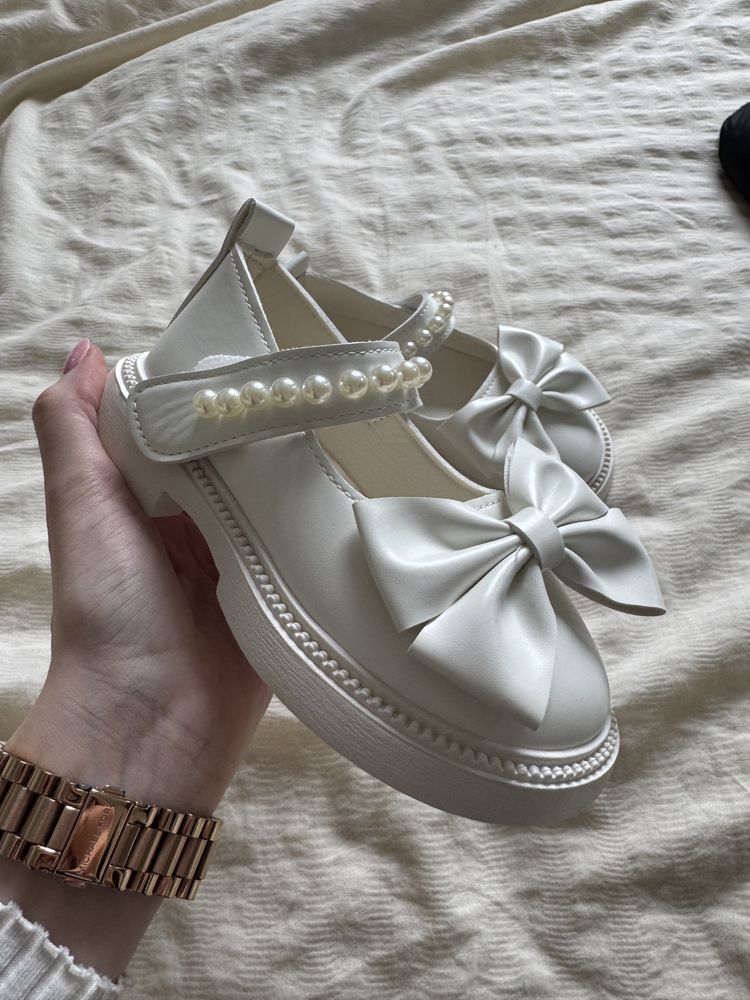 Nowe buty z kokardkami 27