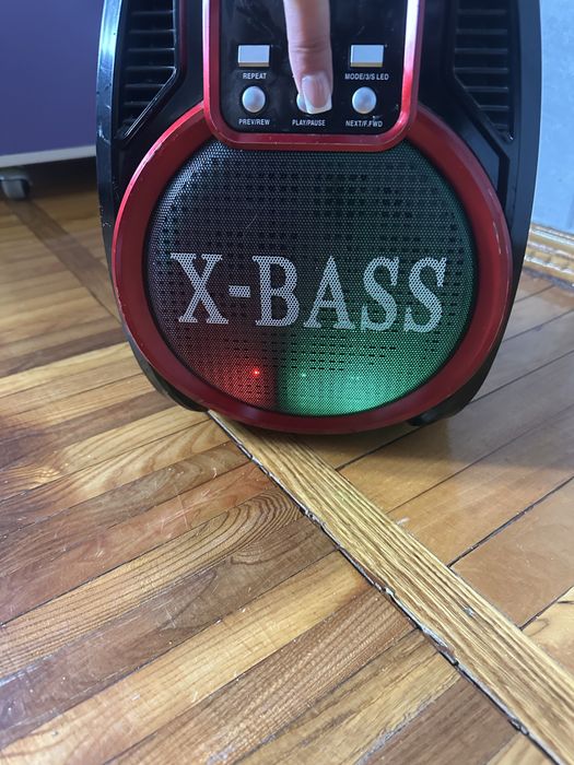 Продам Колонку  x-bass б/у