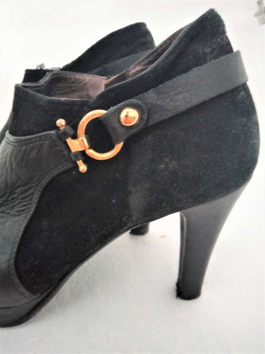 Botins pretos salto alto