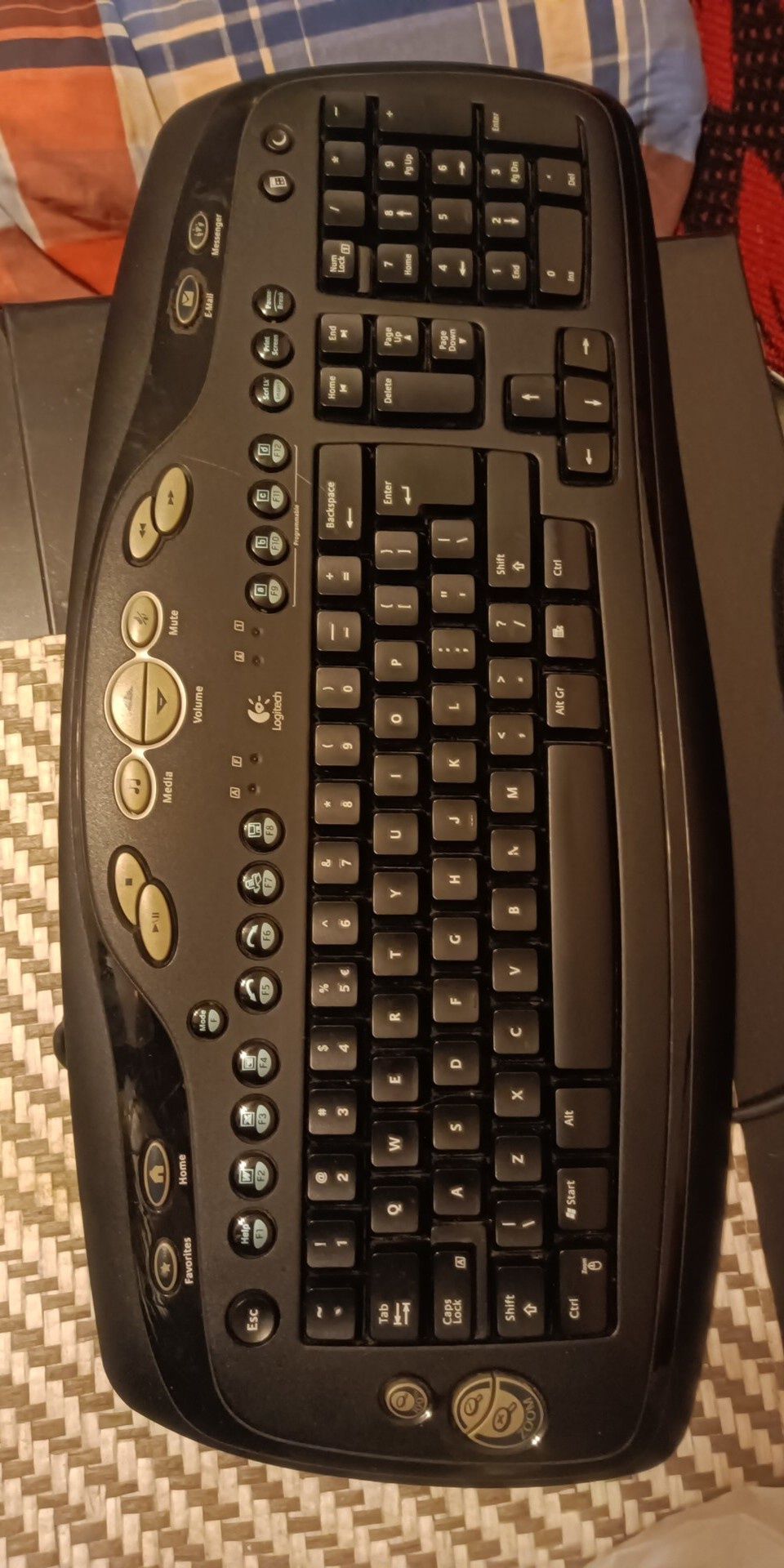 Monitor z klawiaturą Zamienię