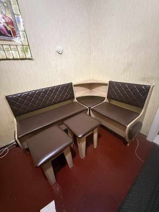 Кухонний куток і 2 стільчики