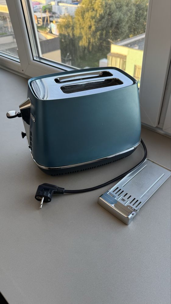 Тостер Delonghi синього кольору
