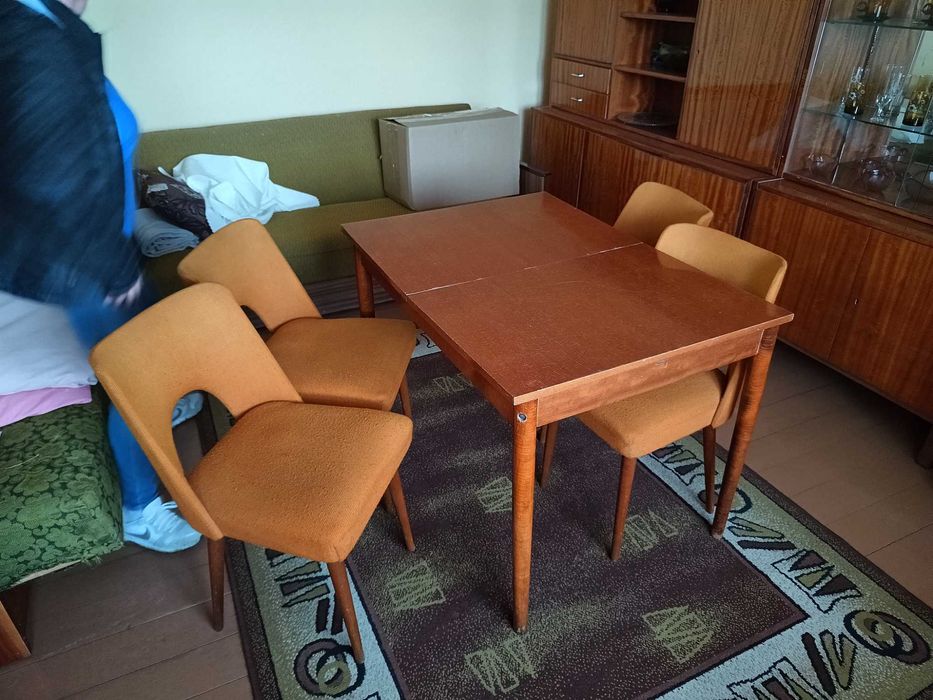 Sprzedam stół i krzesla