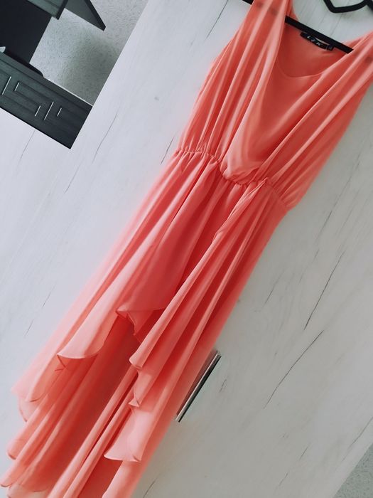 Плаття персикового кольору