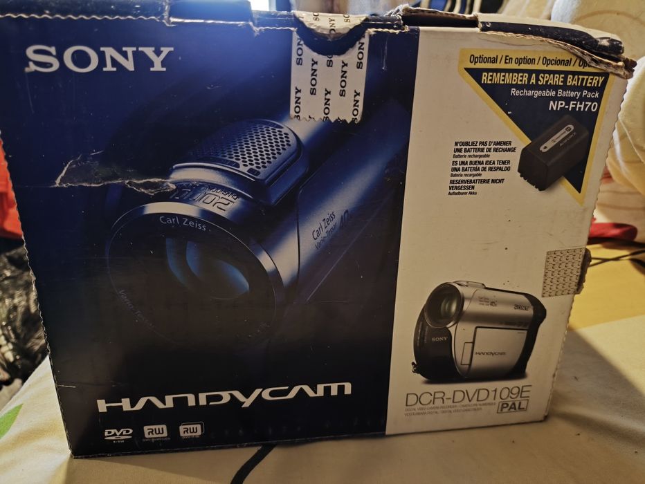 Срочно Видео камера Sony DCR-DVD109E, JVC JR -AX201A