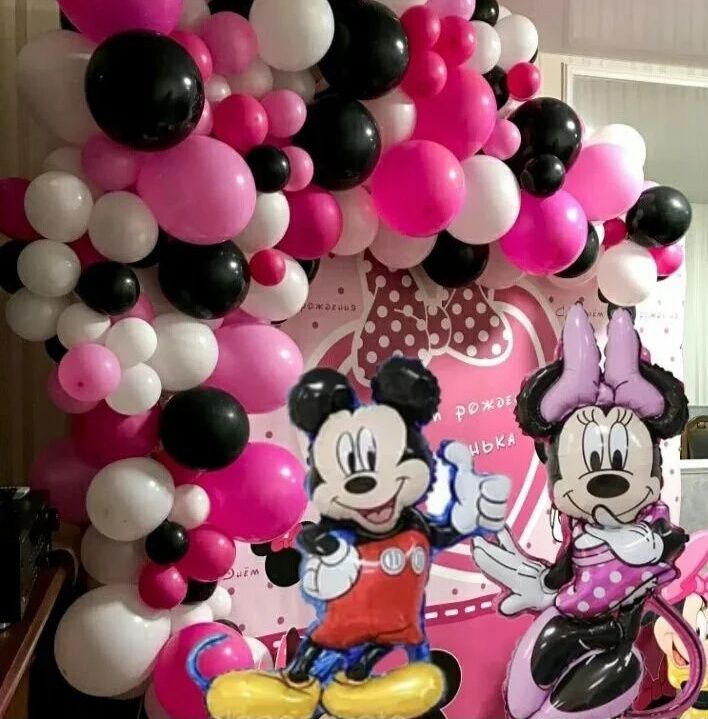 Фотозона в стиле Микки Мини Маус на день рождения арка из шаров баннер