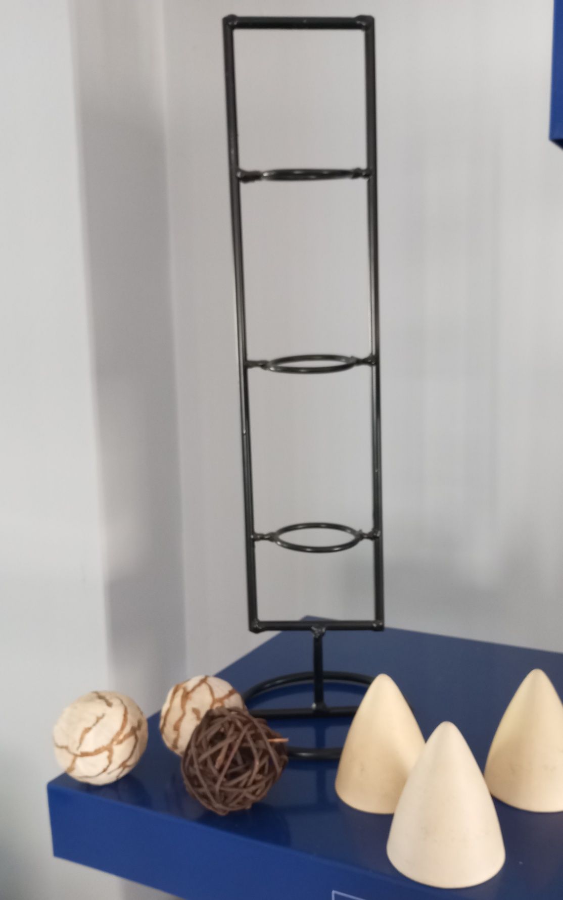 Suporte metálico com mini vasos decorativos