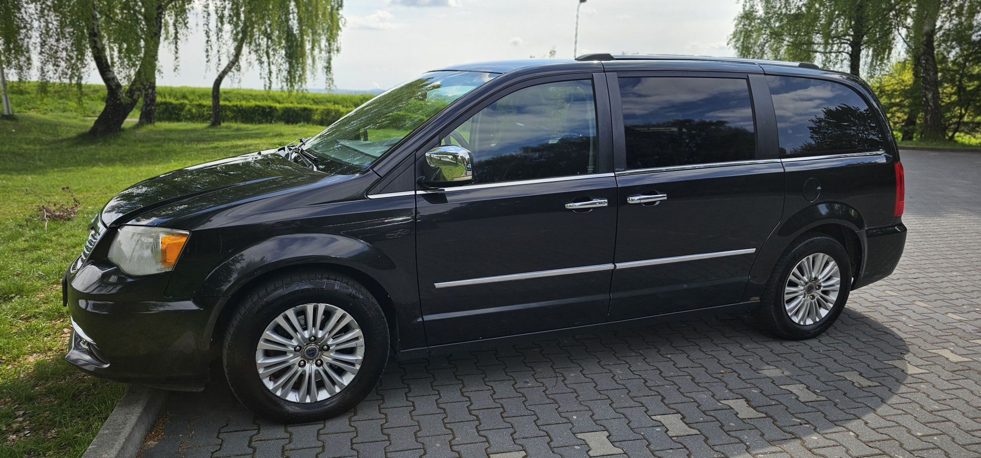 Lancia Voyager - uszkodzony lewy przód. ZAREZERWOWANE.