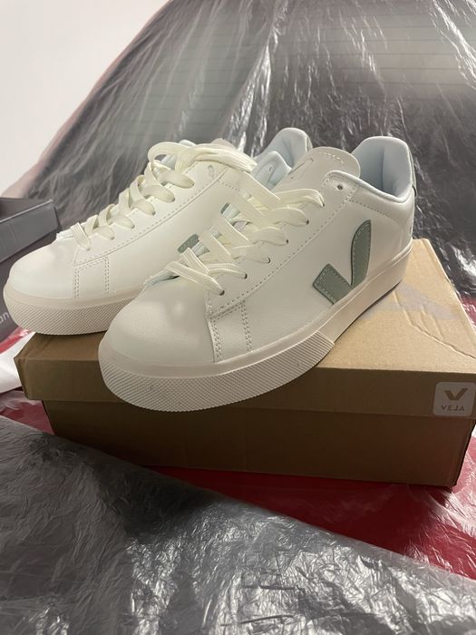 Sapatilhas Veja novas