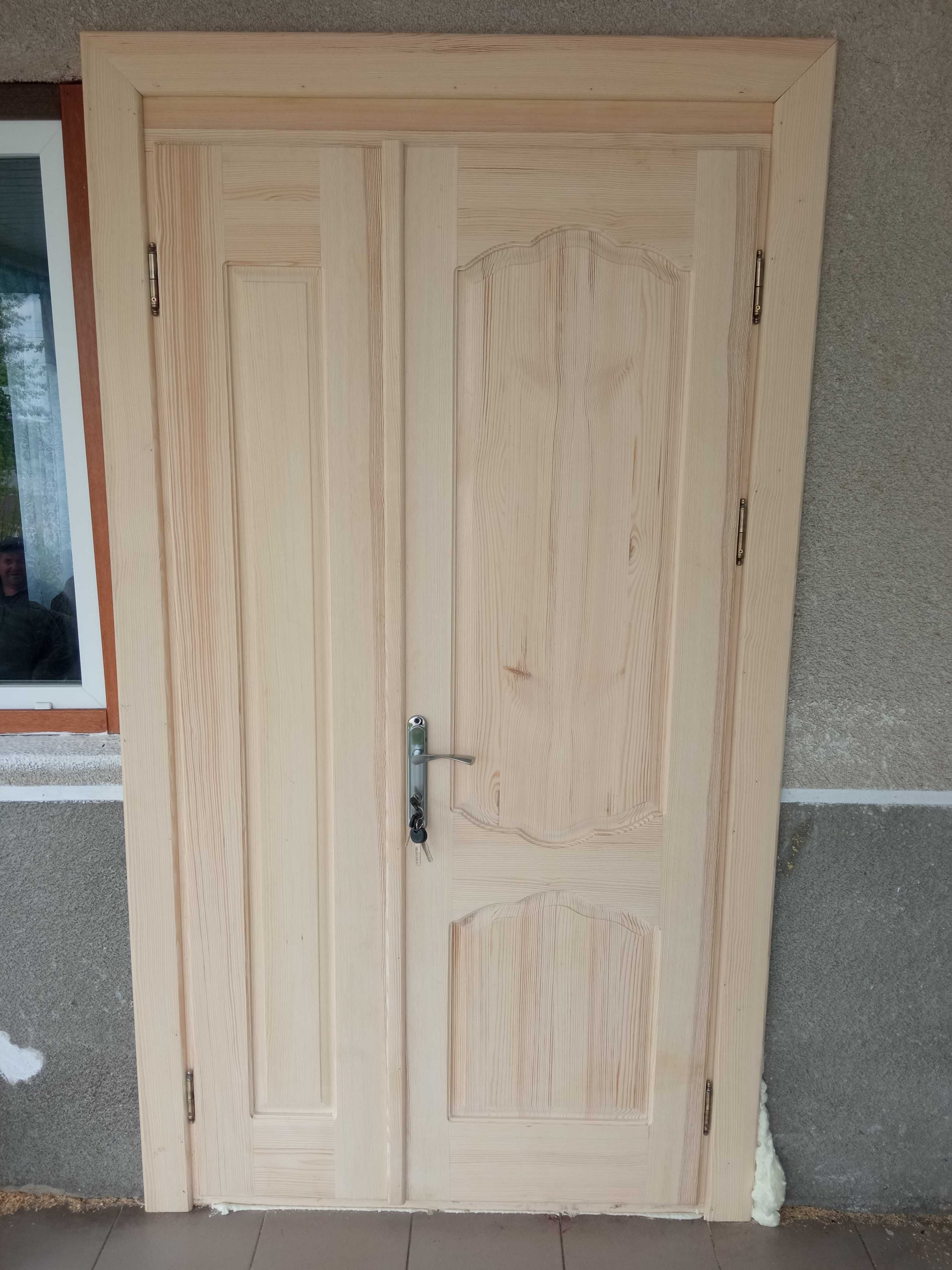 Двері дерев'яні під замовлення