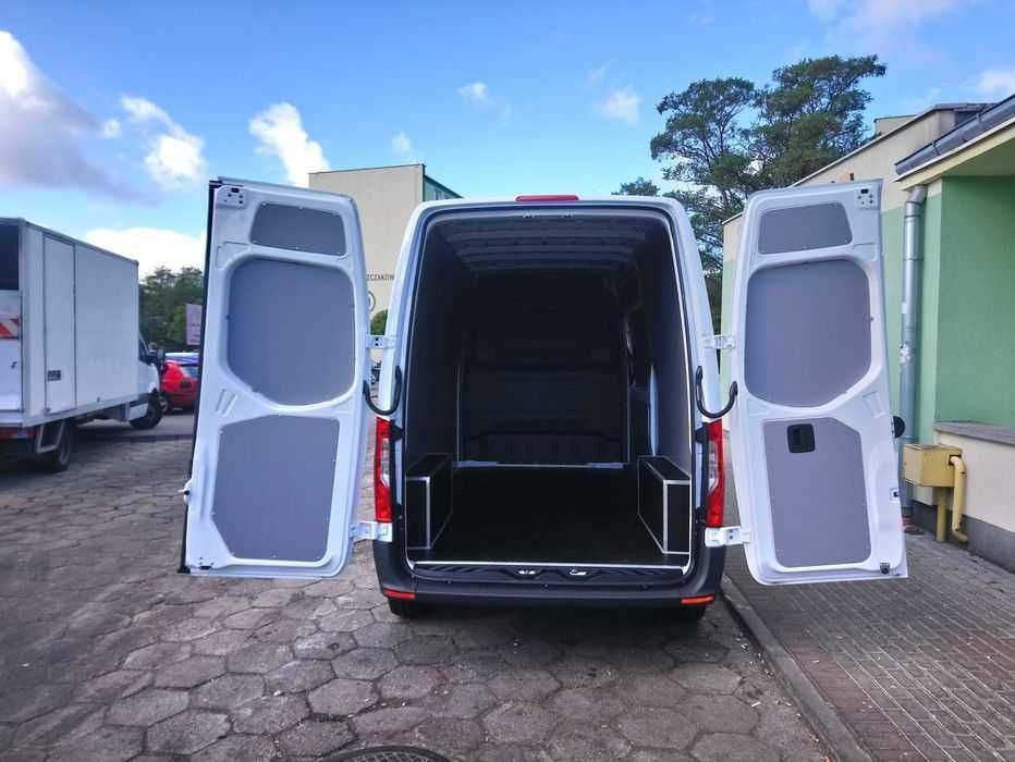 Mercedes Sprinter L2H2-Zabudowa przestrzeni ładunkowej PREMIUM