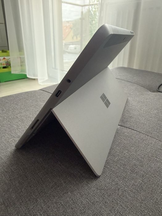 Tablet Microsoft Surface Go 3 + klawiatura. 8GB RAM, 128GB