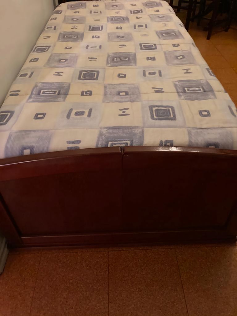 Cama cerejeira / sofá