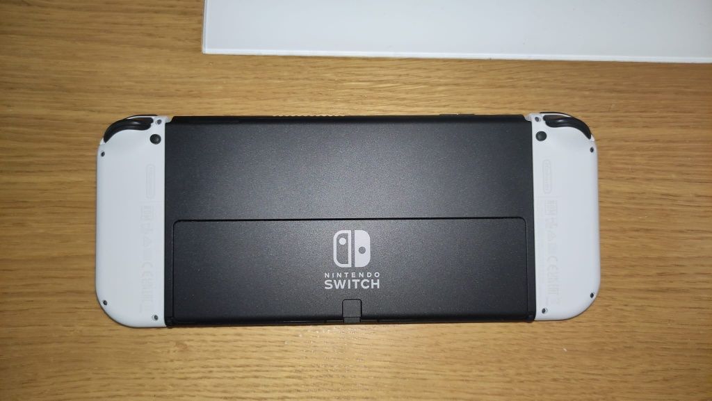 Nintendo Switch OLED [1 mês de utilização e com Garantia]