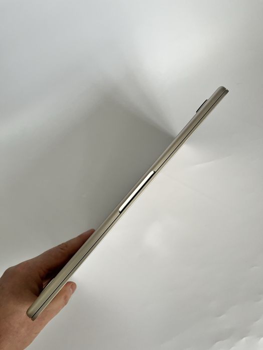 MacBook air 13 M2 2022 16ram 256gb як новий,батарея 100%
