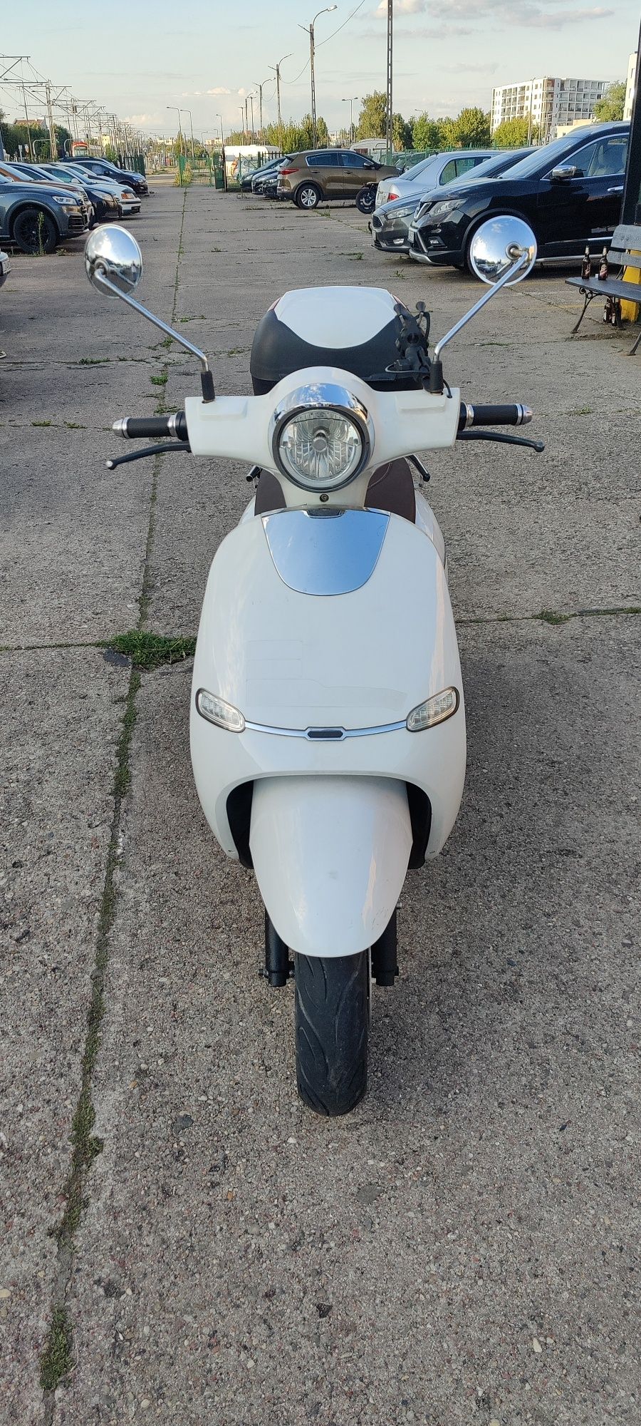 Skuter elektryczny +kufer i dwa kask
