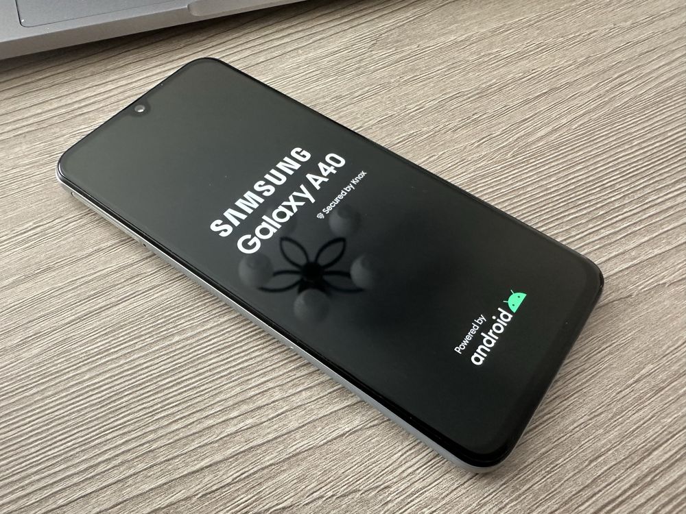 Смартфон Samsung Galaxy A40 Білий 64гб NFC Ідеальний стан