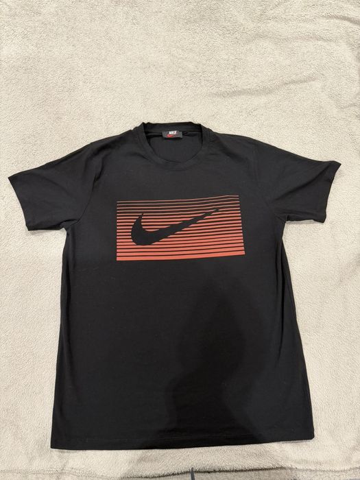 Футболка Nike чорна з великим логотипом | Ідеальний стан