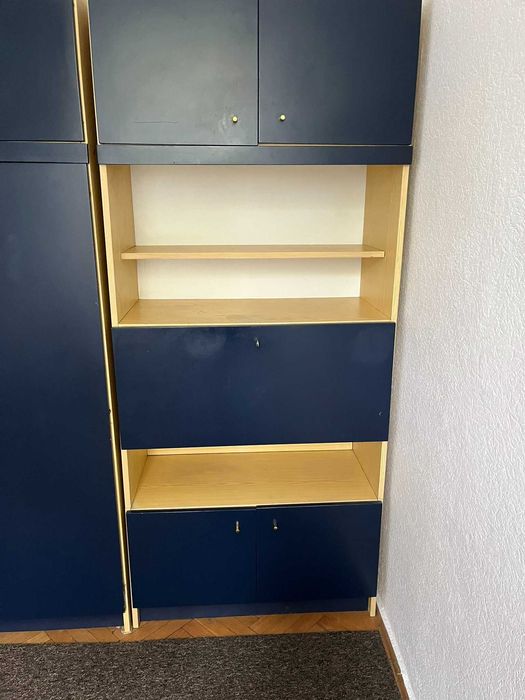 Regały z szafą ubraniową i z biurkiem
