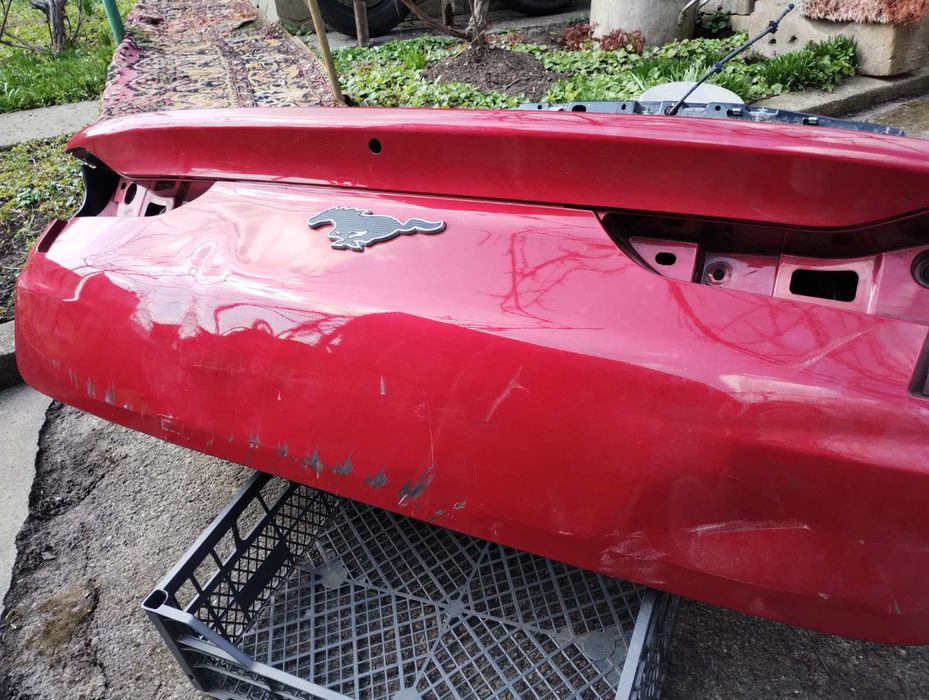 Кришка багажника, має пошкодження Ford Mustang Mach-E.