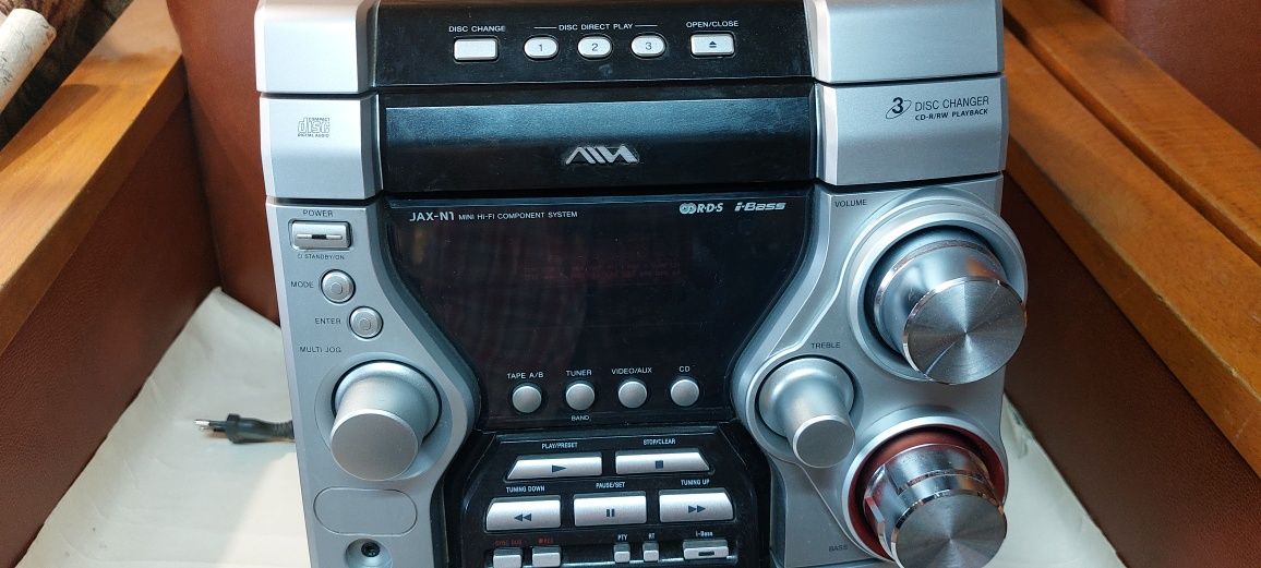 Музыкальный центр AIWA без колонок (красивый звук).