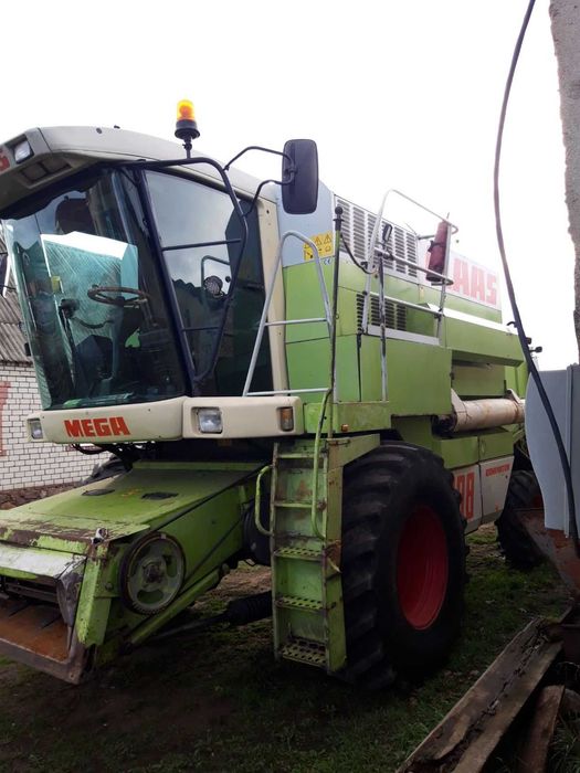 Комбайн зернозбиральний Claas Mega 208