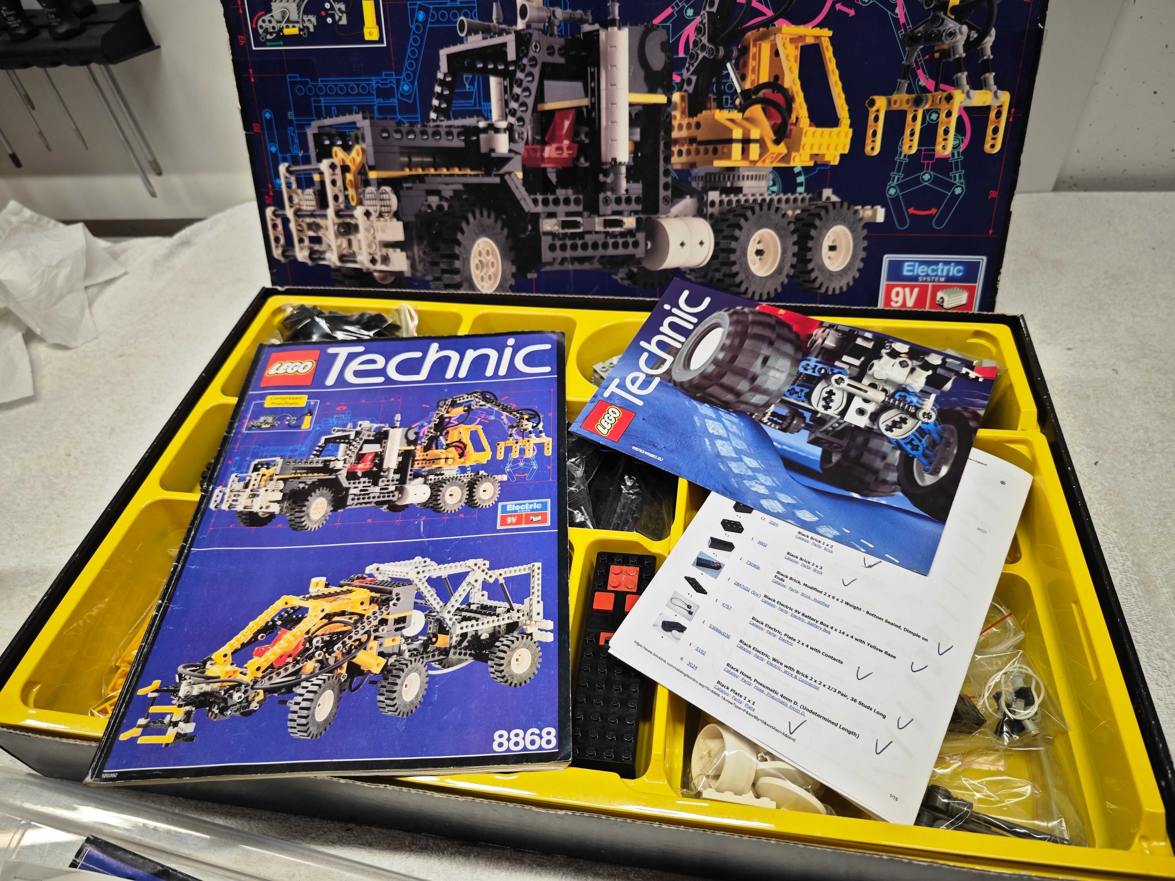 Lego Technic 8868 "Air Tech Claw Rig"; 1992; [83]
