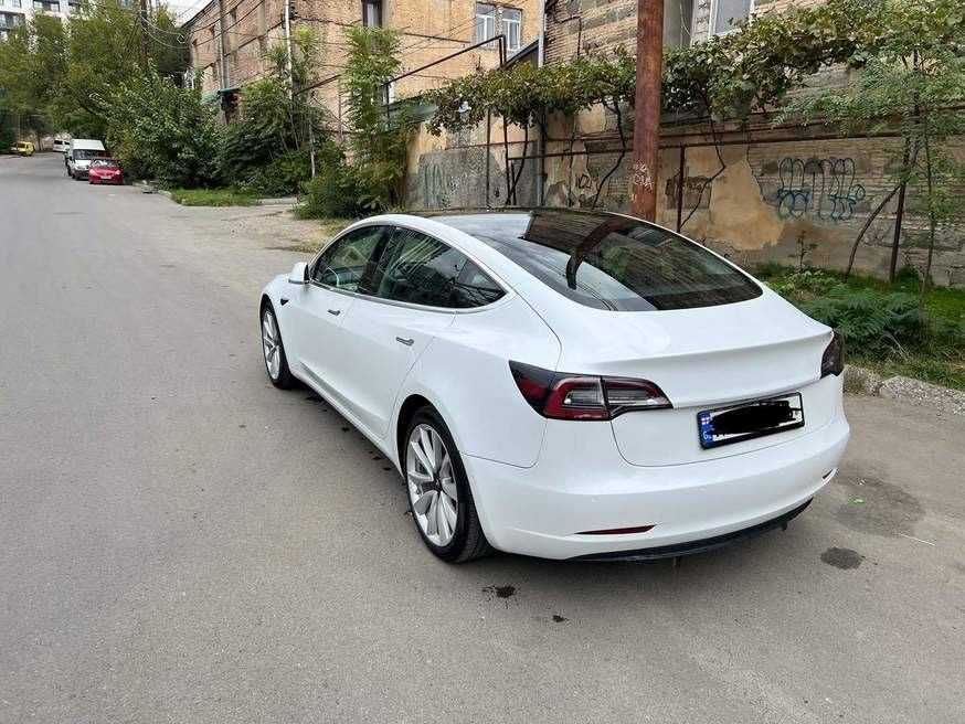 Tesla model 3 long range Performance