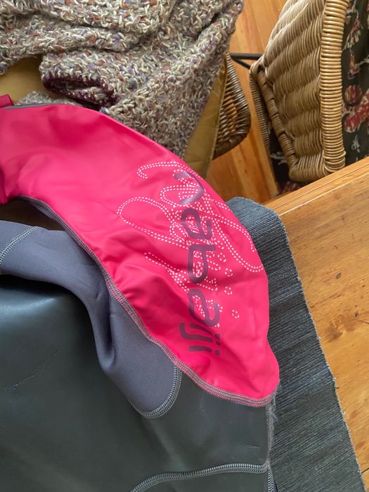 Fato mergulho mulher praticamente novo