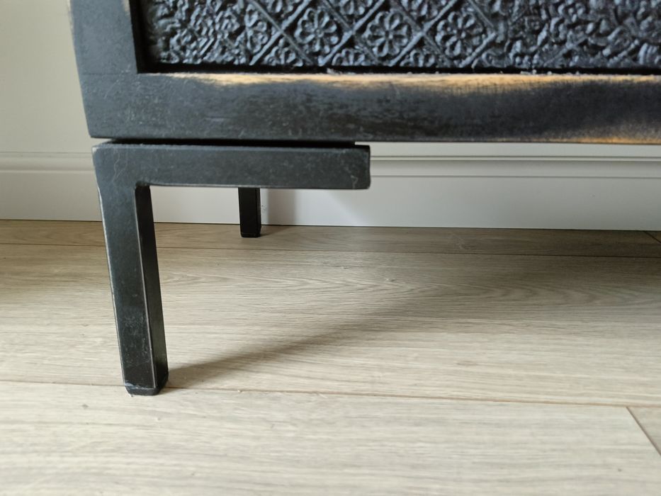 Zgrabna komoda szafka RTV drewniana odrestaurowana unikat