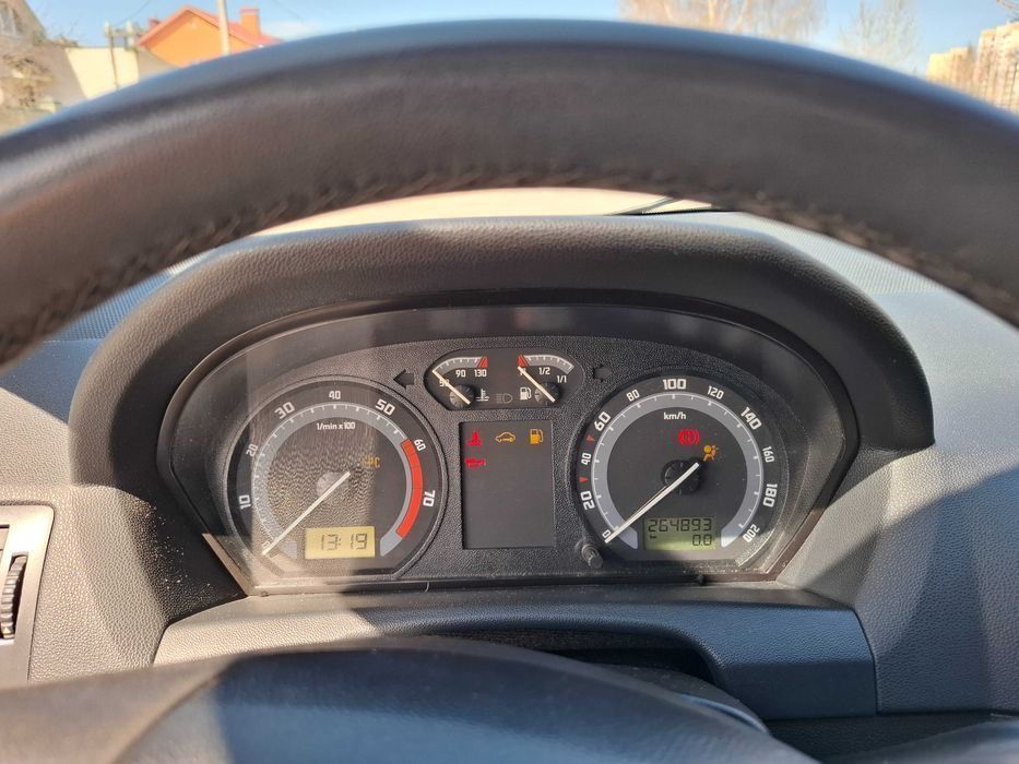 Продам автомобіль Шкода Фабія 1.2