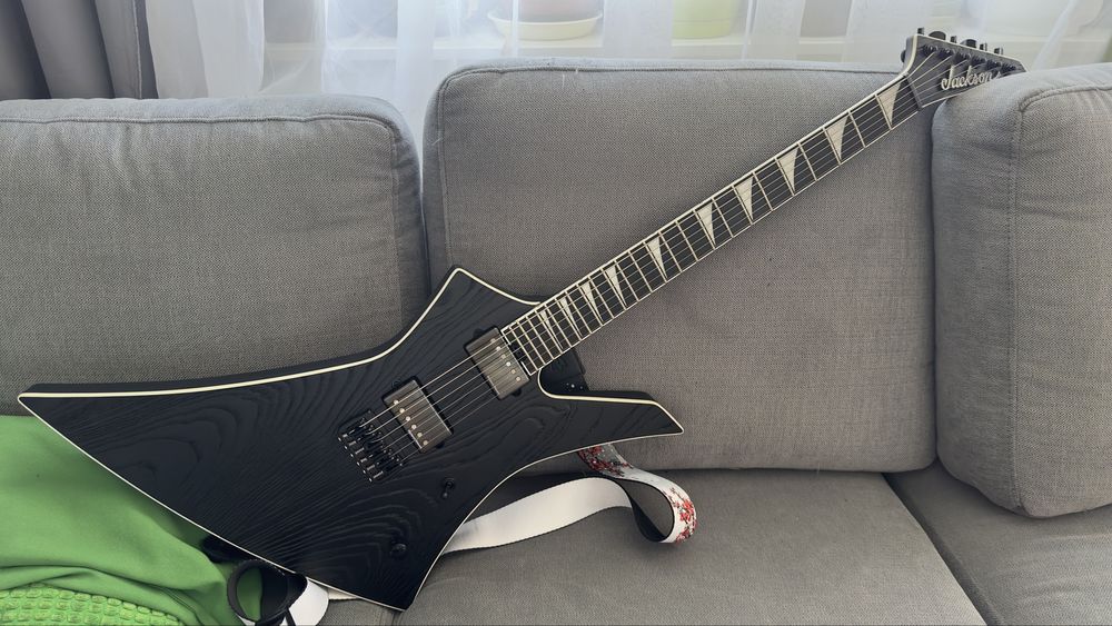 Jackson Jeff Loomis Kelly HT6 + futerał Ritter + pas Levy’s