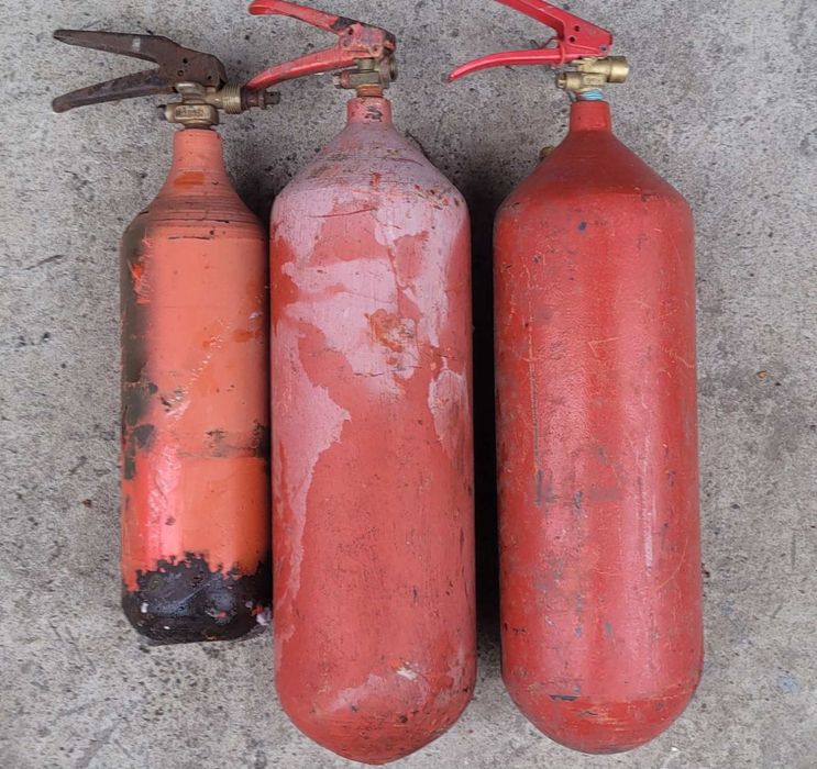 Вогнегасники використані.