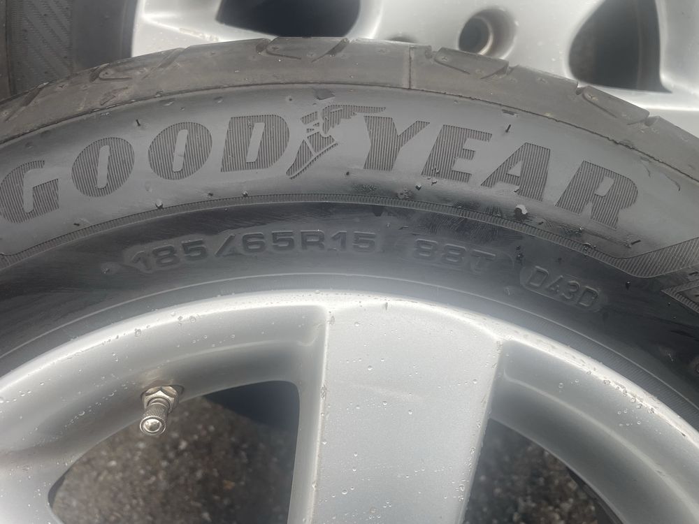 Шини літні з дисками Goodyear EfficientGrip Compact 2 185/65 R15 88Т