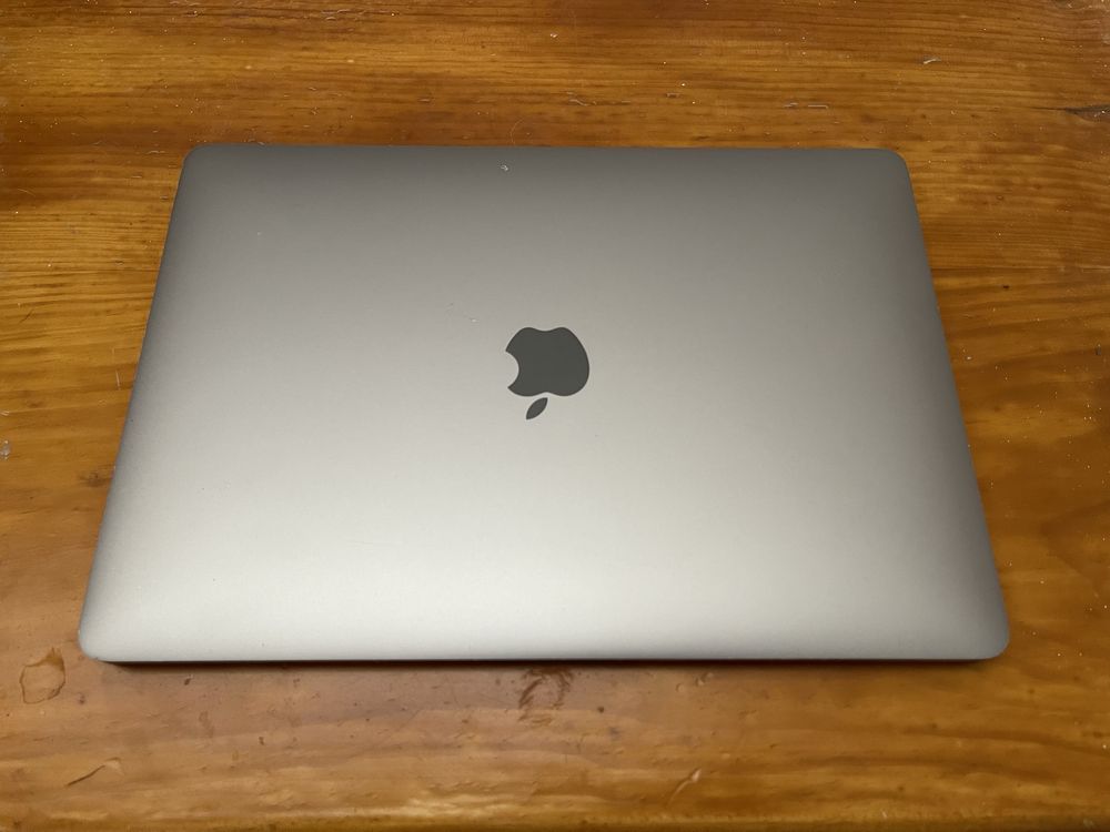 MacBook Pro 13” (2017) – 2x Thunderbolt 3 ports