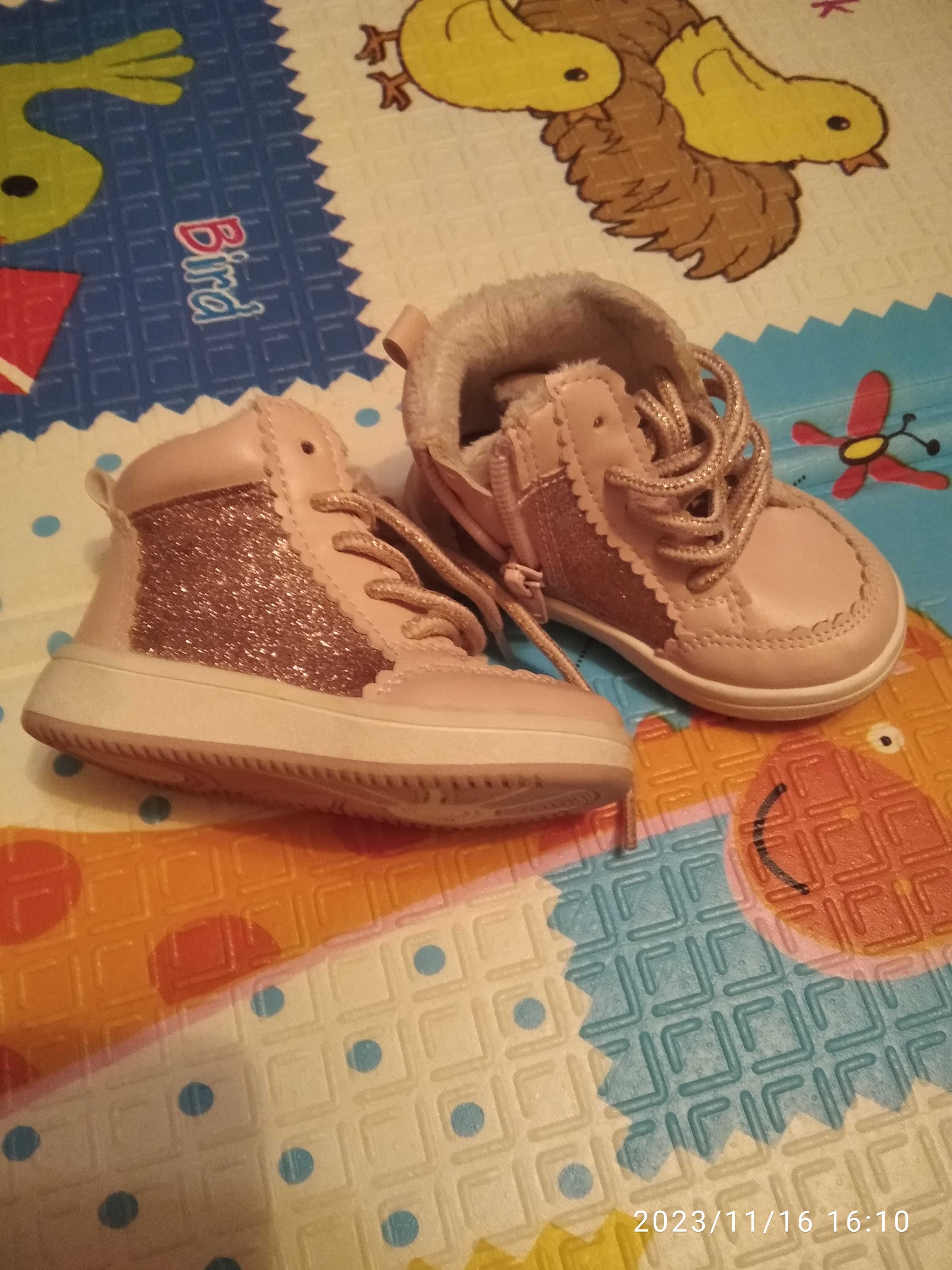Дитяче взуття на дівчинку/детская обувь