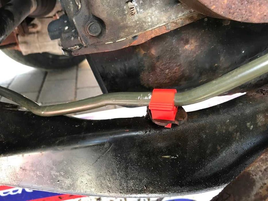Honda tubing snap clip