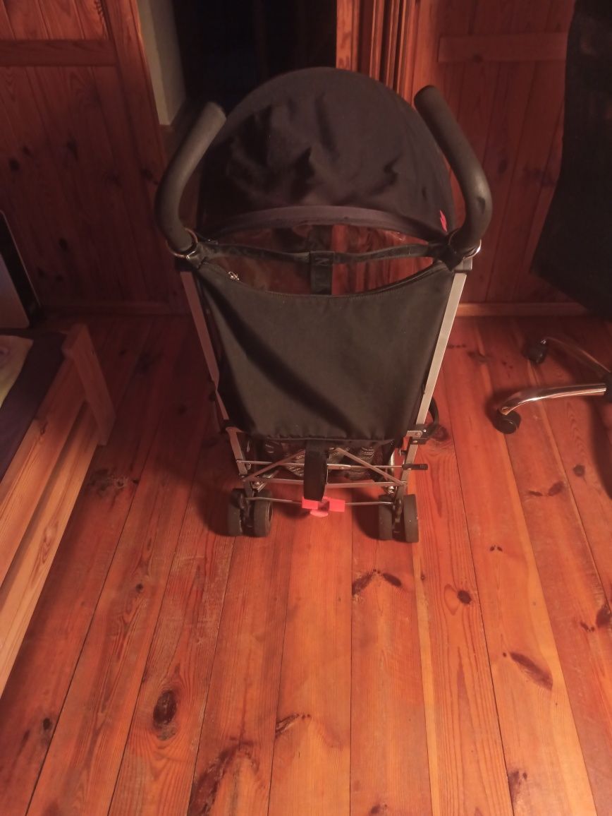 Wózek spacerowy typu parasolka marki Maclaren do 25kg