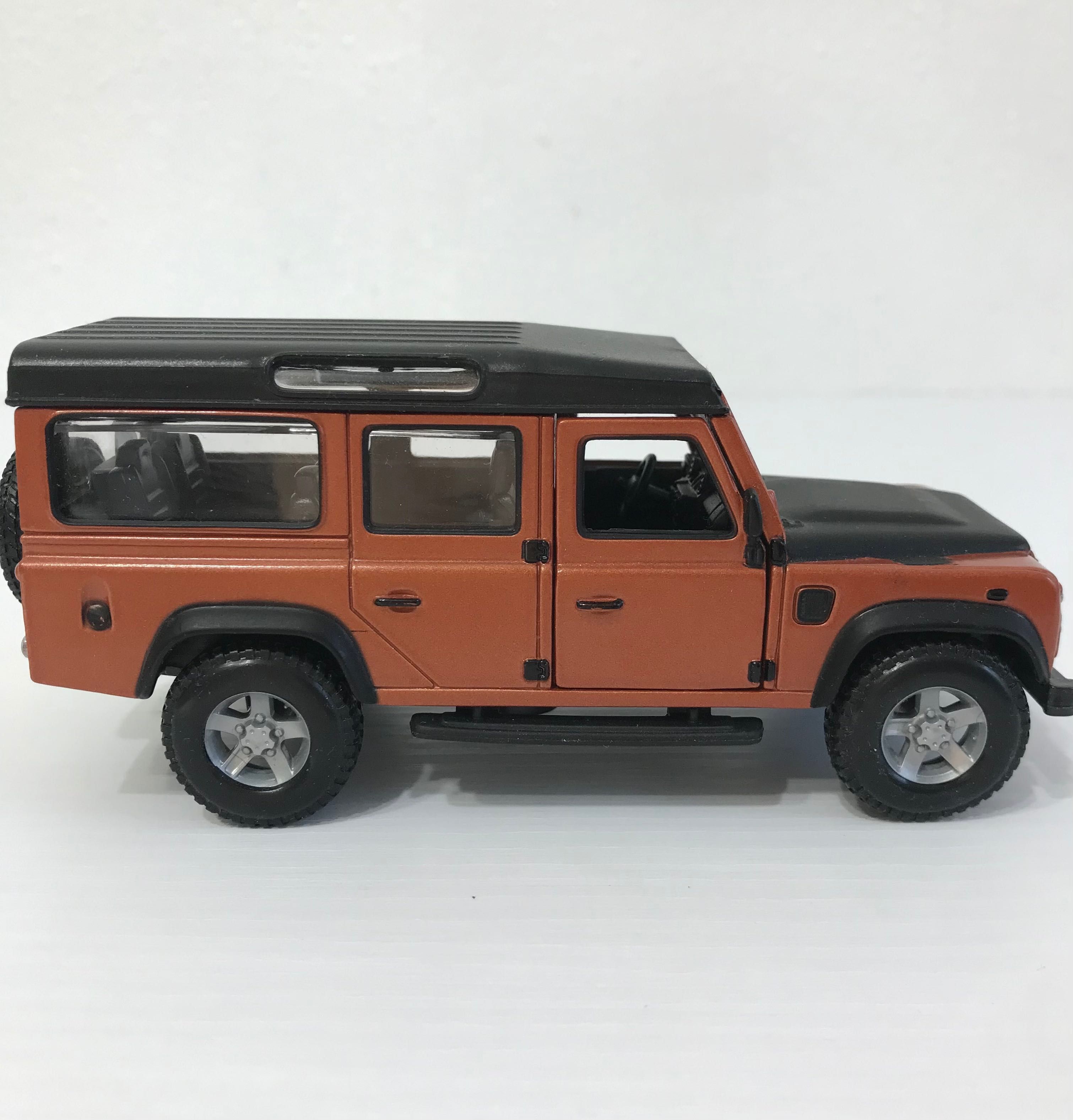 Автомодель Bburago Land Rover Defender